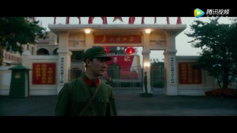 看芳华电影搞笑视频,笑料百出，回忆青春岁月